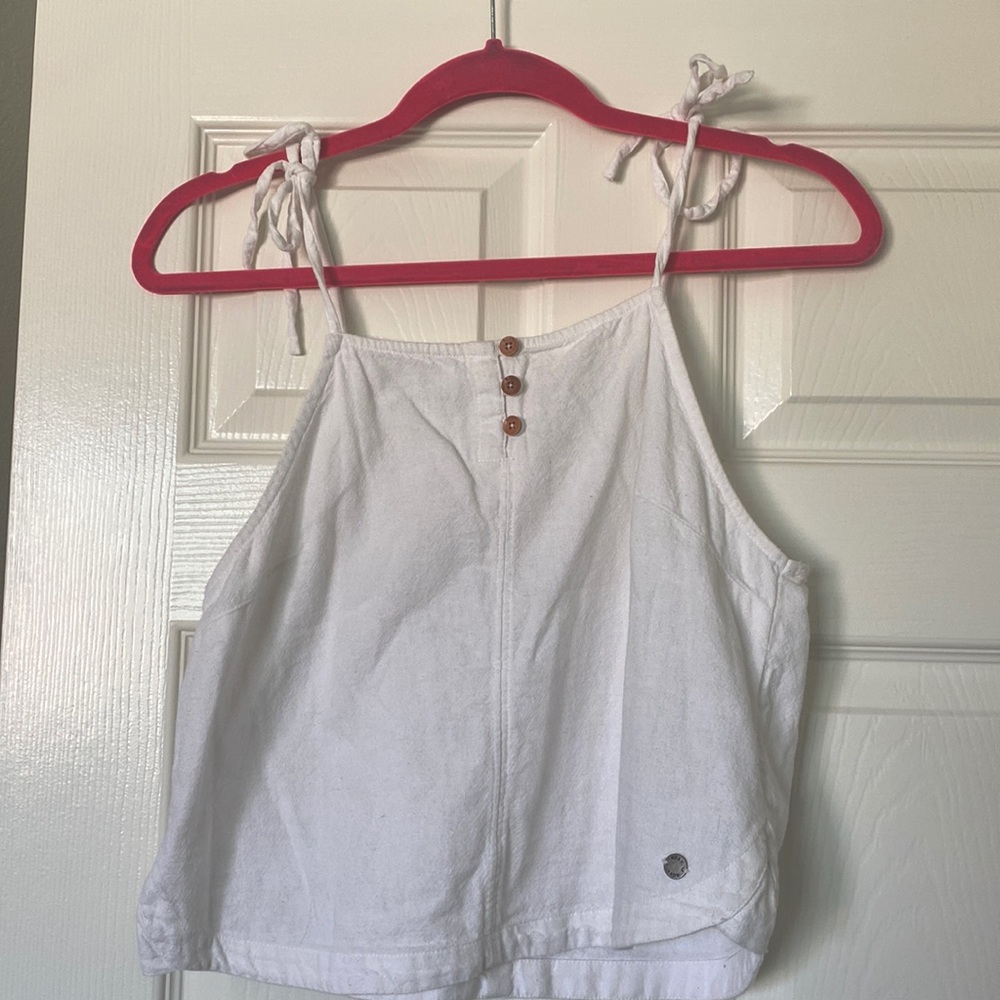 lightly worn🚨 adorable white tank from Roxy! so comfy & cute(: